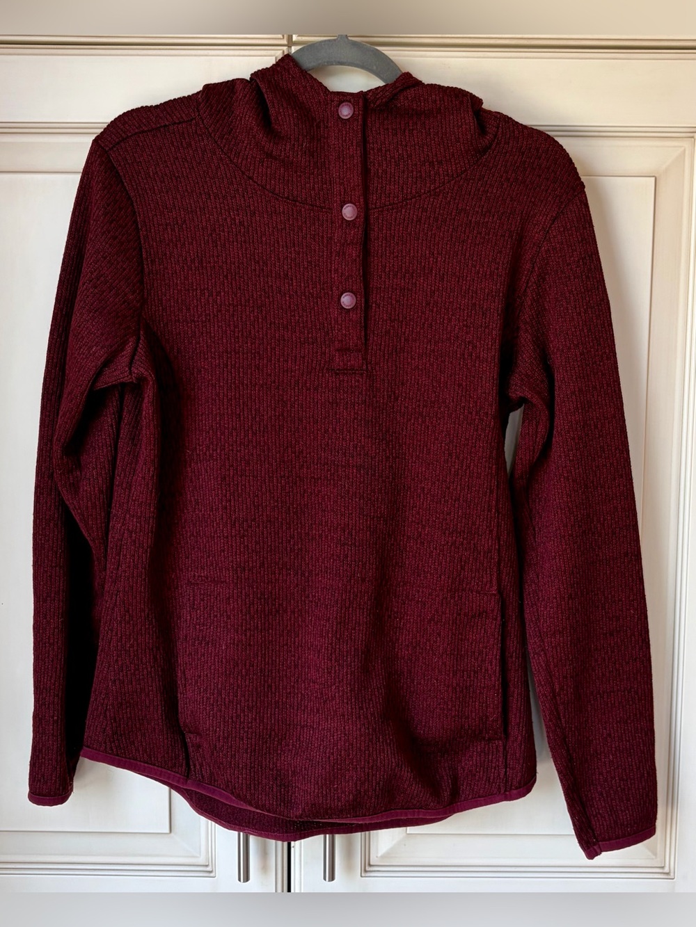 Columbia Women's Maroon/Burgundy V-Neck Sweater Hoodie. Large.